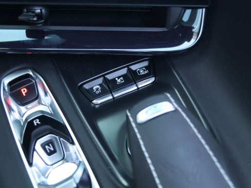 Used 2025 Chevrolet Corvette Stingray Premium Conv w/ Z51 Performance Package RWD image 28