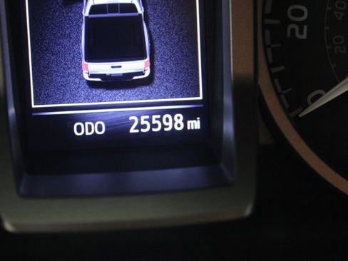 Used 2021 Toyota Tacoma image 8