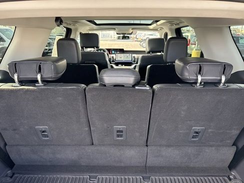 Used 2025 Ford Expedition Platinum w/ Driver's Package image 9