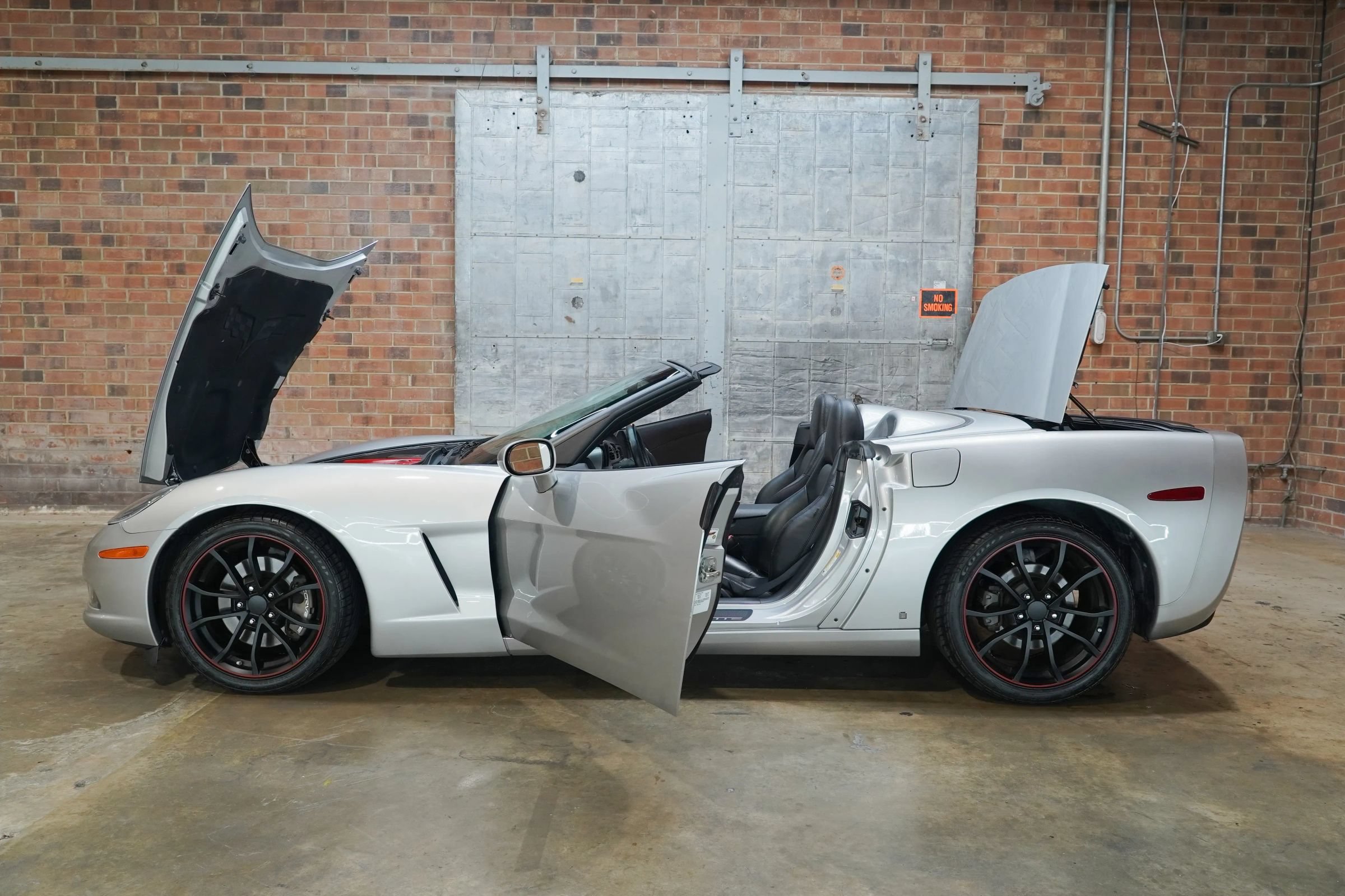 Used 2006 Chevrolet Corvette Coupe w/ Preferred Equipment Group RWD image 26