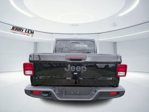 New 2025 Jeep Gladiator Sport image 4