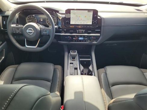 Certified 2025 Nissan Pathfinder SL image 19