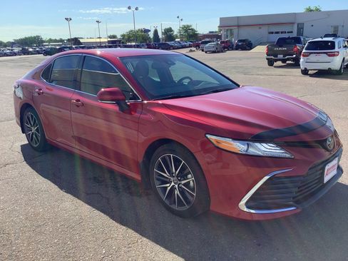 Used 2023 Toyota Camry XLE w/ Cold Weather Package FWD image 2