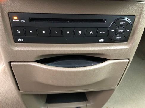 Used 2011 Chrysler Town & Country Touring-L w/ Entertainment Group #2 image 26