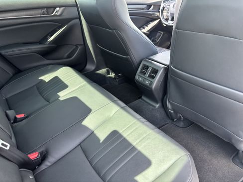 Used 2021 Honda Accord Touring image 11