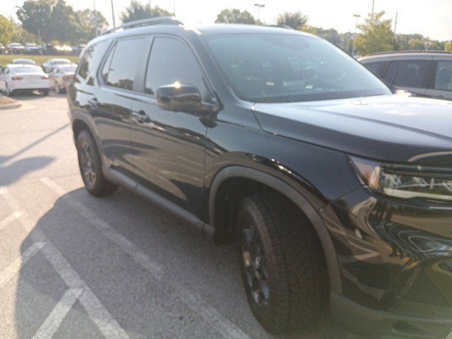 Used 2024 Honda Pilot TrailSport image 5