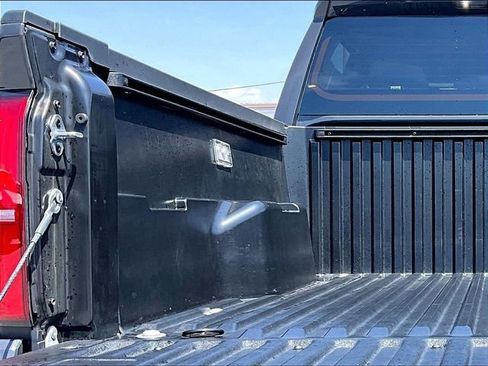 Used 2025 Toyota Tacoma TRD Sport AWD/4WD image 29