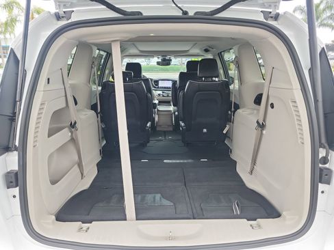 Used 2024 Chrysler Pacifica Limited FWD image 28