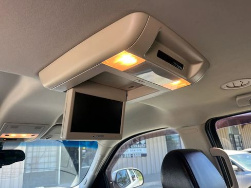 Used 2009 Chevrolet Suburban LT image 15