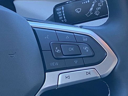 Used 2025 Volkswagen Taos SE image 7