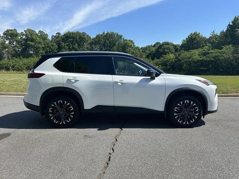 Certified 2025 Nissan Rogue SL w/ Tech Package AWD/4WD image 10
