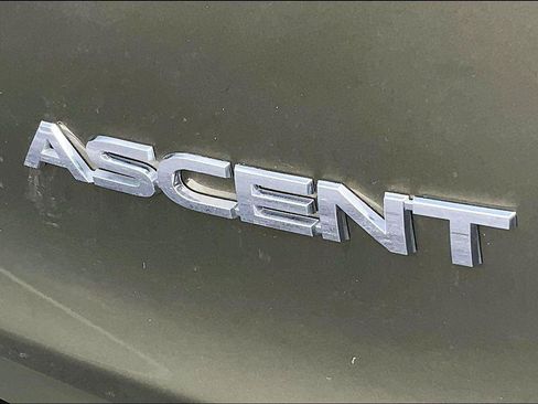 Used 2025 Subaru Ascent Premium AWD/4WD image 8