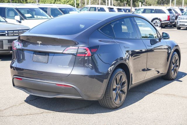 Used 2024 Tesla Model Y Long Range AWD/4WD image 5