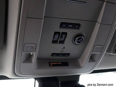 Used 2018 Chevrolet Suburban LT AWD/4WD image 25