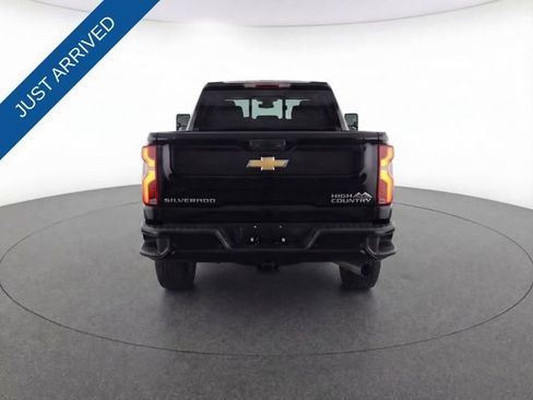 Used 2024 Chevrolet Silverado 2500 High Country w/ High Country Premium Package image 3