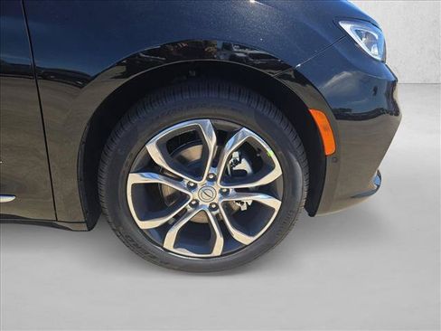 New 2026 Chrysler Pacifica Pinnacle FWD image 10