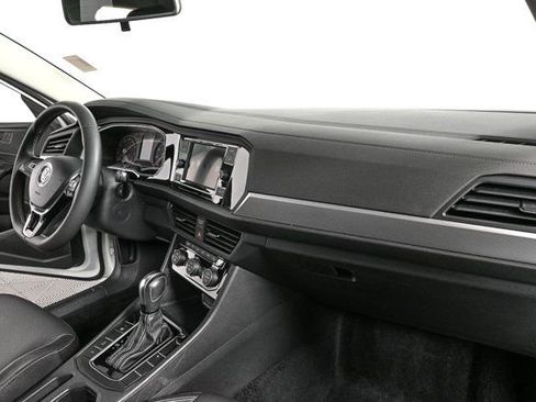 Used 2021 Volkswagen Jetta SE image 22