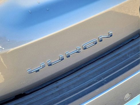 Used 2025 GMC Yukon Denali image 13