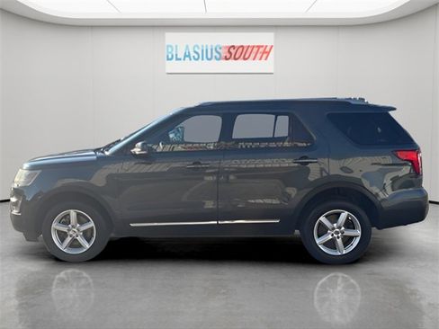 Used 2016 Ford Explorer XLT w/ Equipment Group 201A image 6