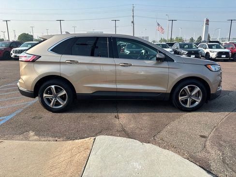 Used 2020 Ford Edge SEL w/ Convenience Package AWD/4WD image 4
