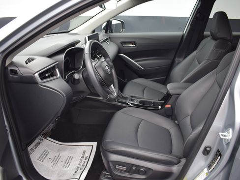 Used 2024 Toyota Corolla Cross XLE w/ Convenience Package image 14