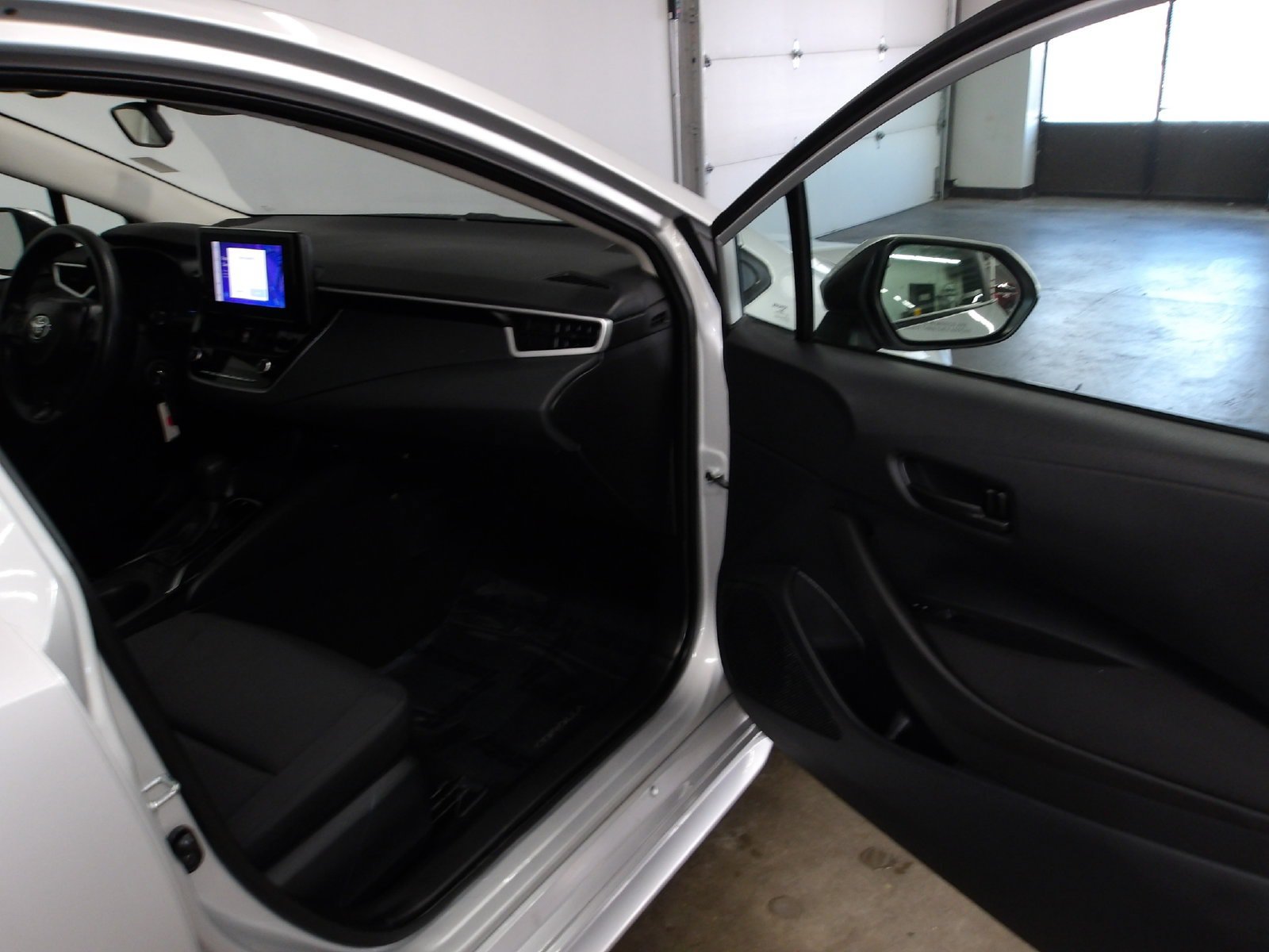 Used 2025 Toyota Corolla LE FWD image 15