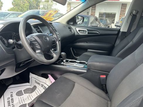 Used 2017 Nissan Pathfinder S image 19
