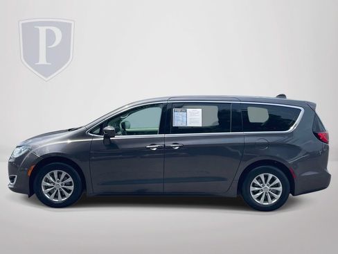 Certified 2018 Chrysler Pacifica Touring Plus FWD image 5