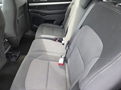 Used 2017 Ford Explorer XLT image 19