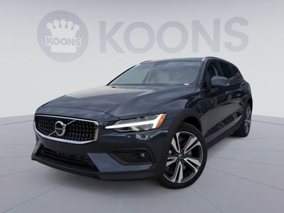 New 2026 Volvo V60 B5 Cross Country Plus w/ Protection Package Premier