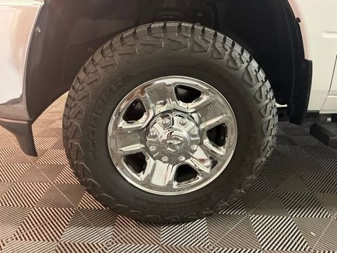 Used 2024 RAM 2500 Tradesman w/ Chrome Appearance Group AWD/4WD image 39