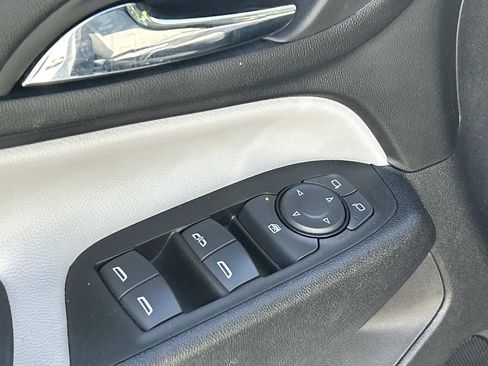 Used 2023 Chevrolet Equinox LT w/ LPO, Floor Liner Package FWD image 18