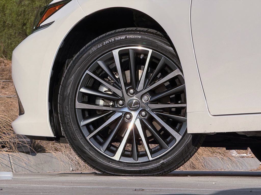 Certified 2024 Lexus ES 300h w/ Premium Package FWD image 8