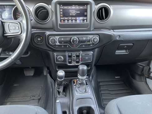 Used 2022 Jeep Gladiator Sport AWD/4WD image 23