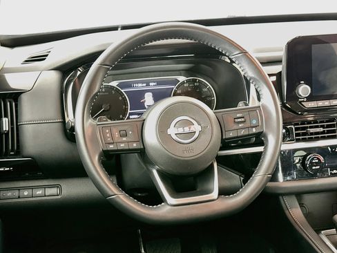Used 2025 Nissan Pathfinder SV FWD image 18