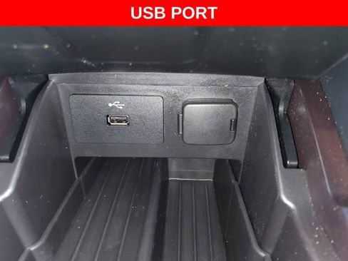 Used 2017 Ford Explorer XLT image 22