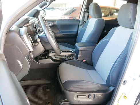 Used 2021 Toyota Tacoma TRD Off-Road w/ Technology Package image 2