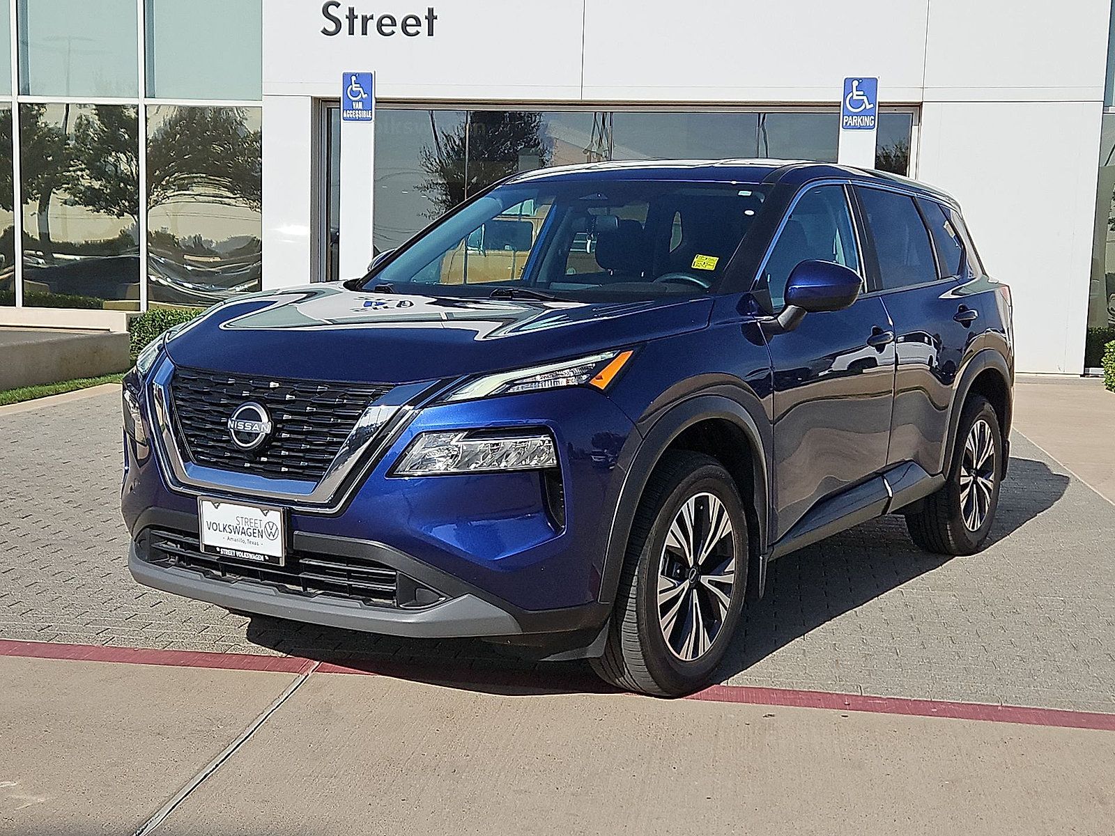 Used 2023 Nissan Rogue SV FWD image 4