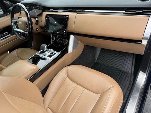 Used 2023 Land Rover Range Rover Long Wheelbase SE image 17