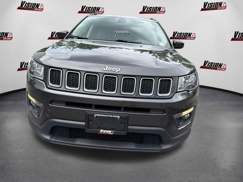 Used 2018 Jeep Compass Latitude w/ Popular Equipment Group AWD/4WD image 2
