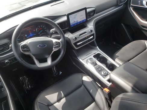 Used 2023 Ford Explorer XLT w/ Equipment Group 202A image 25