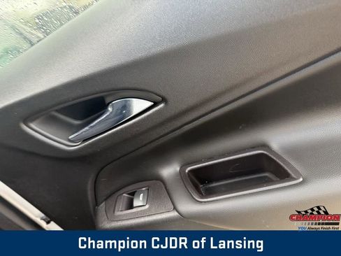 Used 2022 Chevrolet Equinox LT w/ Driver Convenience Package image 26