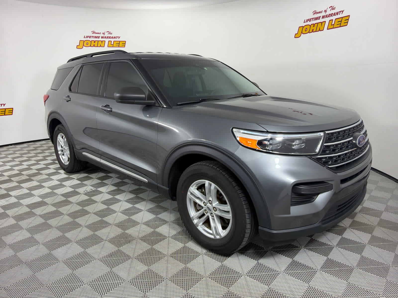 Used 2024 Ford Explorer XLT RWD image 8