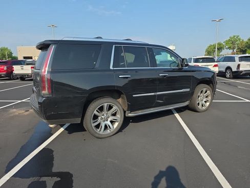 Used 2017 Cadillac Escalade Luxury AWD/4WD image 3