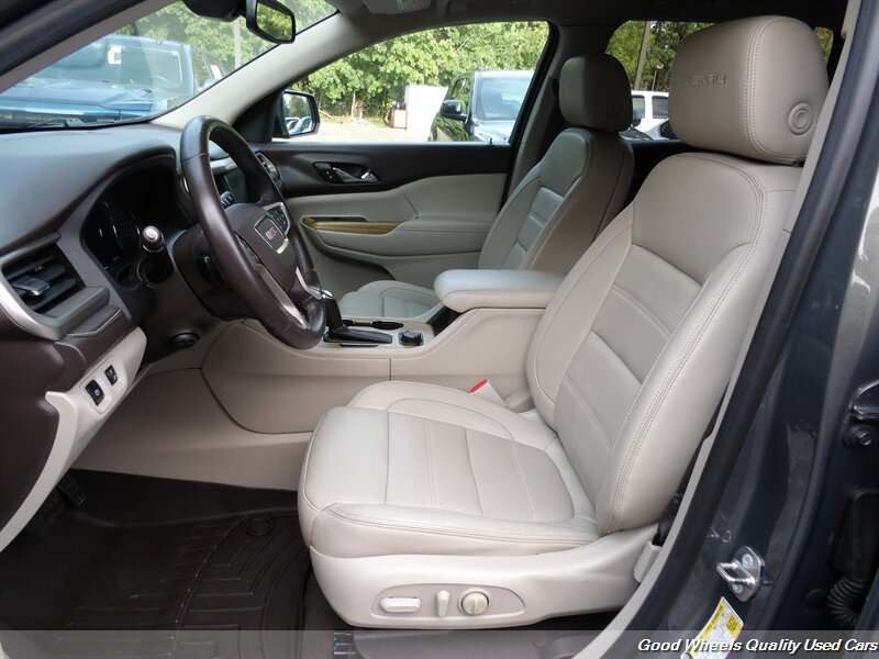 Used 2017 GMC Acadia Denali w/ Technology Package FWD image 11
