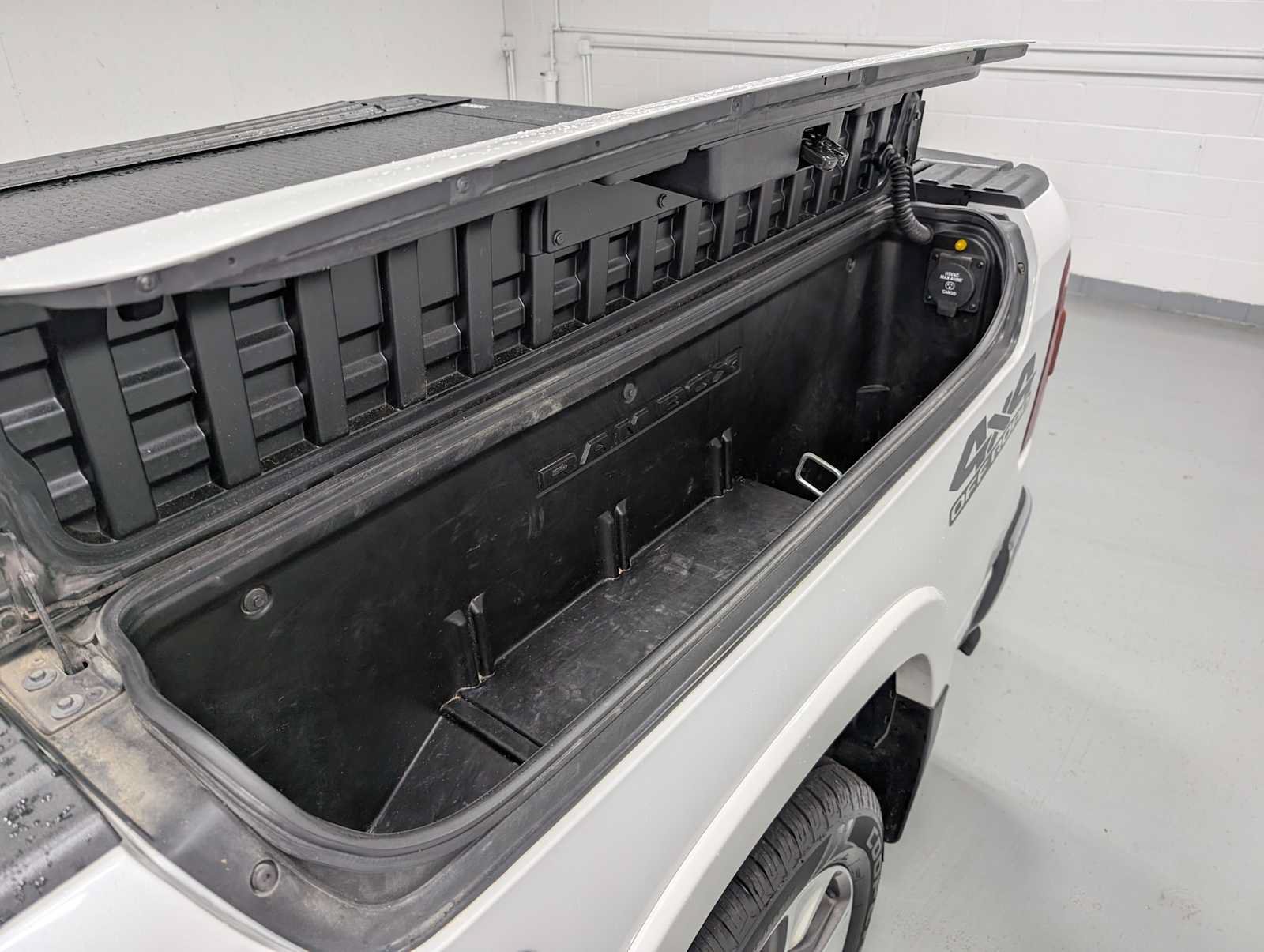 Used 2019 RAM 1500 Laramie AWD/4WD image 13