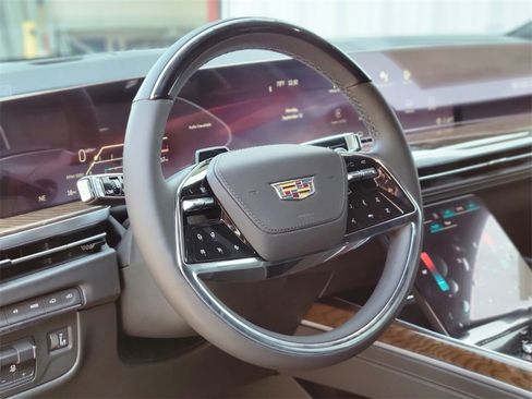 New 2025 Cadillac Escalade ESV Sport Platinum w/ LPO, ONYX Package image 19