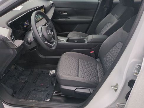 Used 2025 Nissan Kicks SV image 14