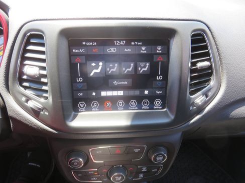 Used 2019 Jeep Compass Trailhawk w/ Cold Weather Group AWD/4WD image 18