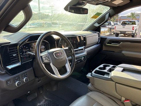 Used 2024 GMC Sierra 1500 SLT image 6